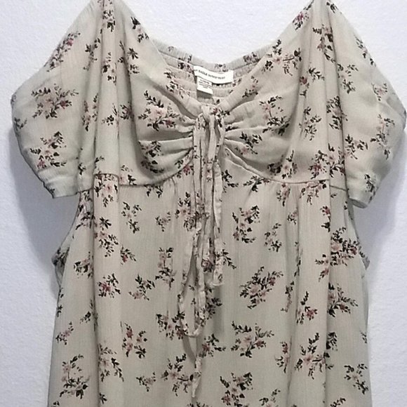 American Eagle Outfitters Tops - American Eagle Outfitters Top. Size: L